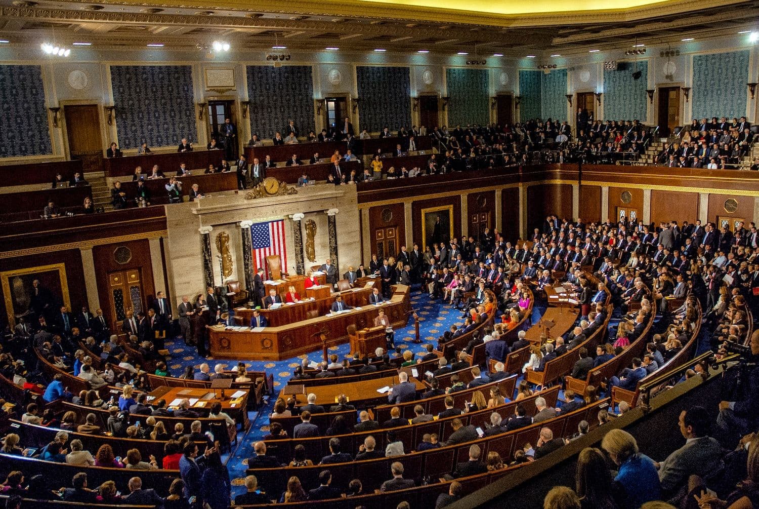 El Senado Avanza con el Proyecto de Ley de Stablecoins con Votación de 66-32 Después de que 16 Demócratas Rompen Filas
