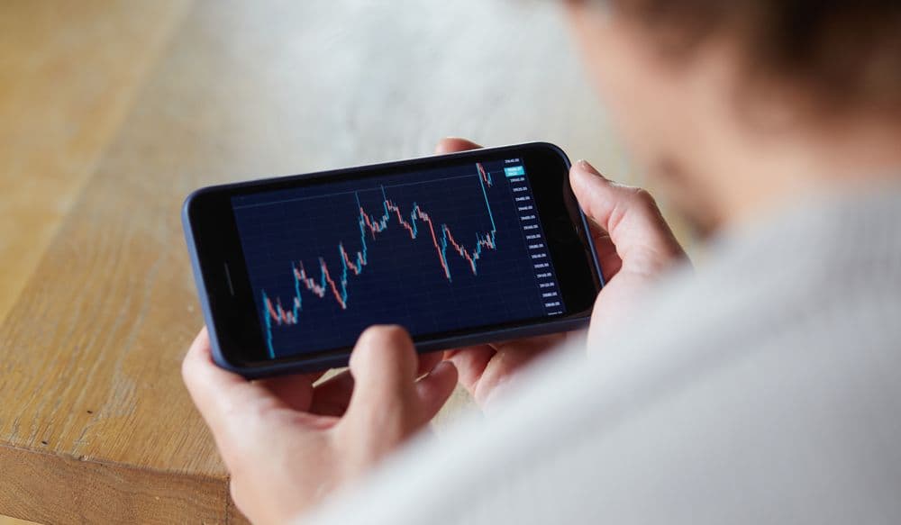 Crypto-markten slippen terwijl Musk politieke partij bedreigt en Trump Tesla-subsidies aanvalt
