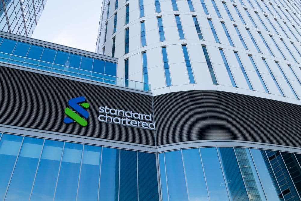 Standard Chartered e FalconX lançam expansão institucional de criptoativos na Ásia, EUA e Oriente Médio
