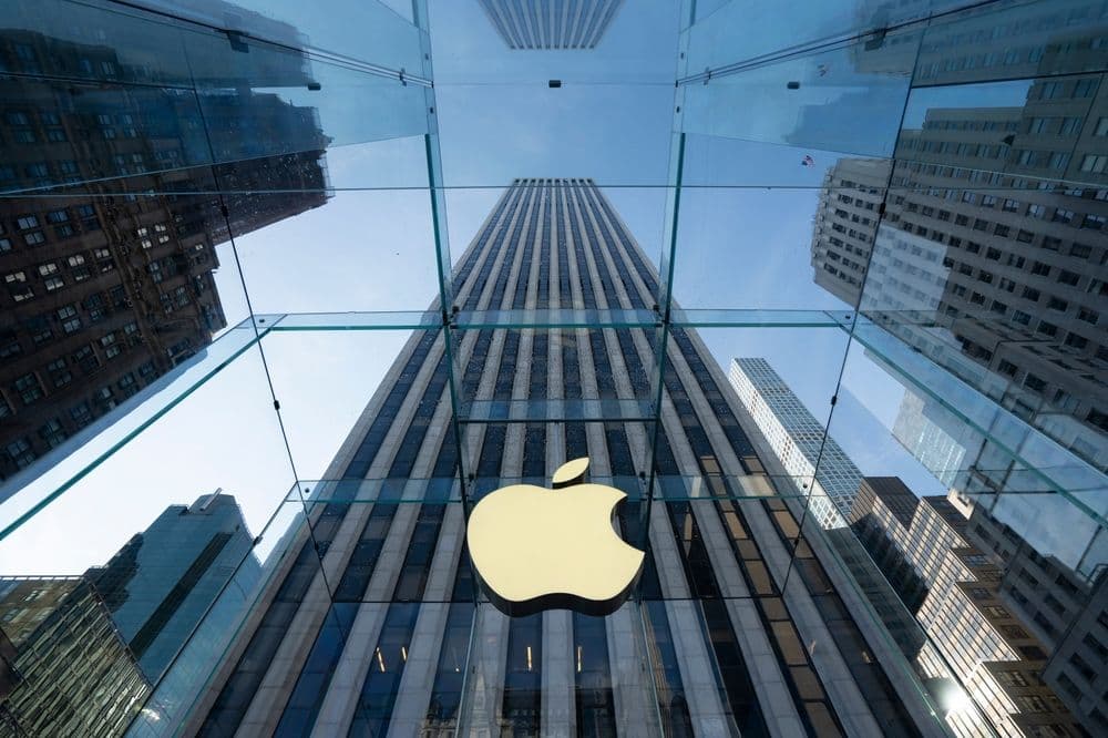 Saylor invita Apple a integrare Bitcoin nella sua strategia tra i fallimenti dei riacquisti azionari

