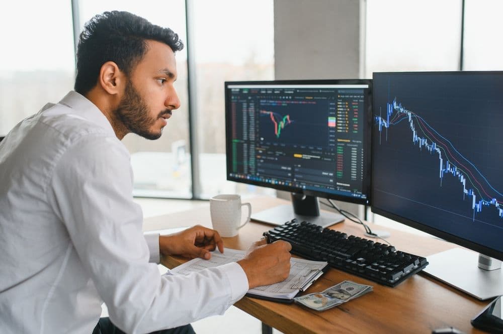 Bitcoin risque de chuter à 10 000 $, avertit un analyste de Bloomberg
