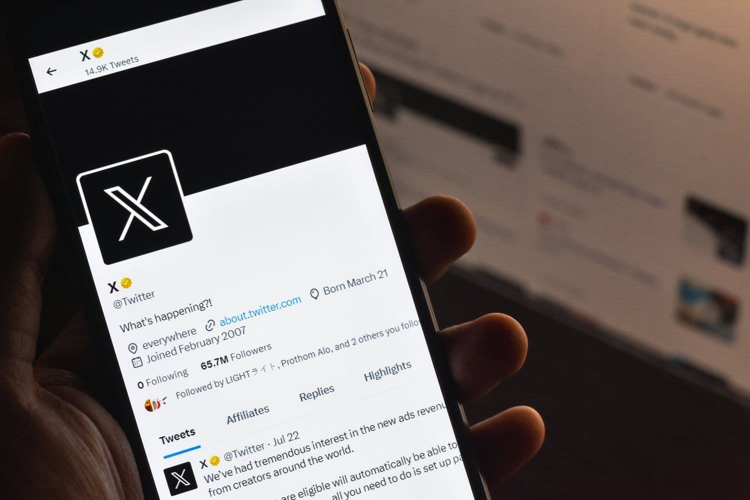 Sujets financiers en vogue sur X aujourd'hui : Régulation, Stablecoins et 'DeFi Superapp'
