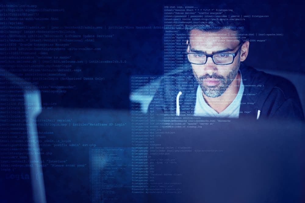 比特币骗子在2024年窃取了93亿美元：FBI警告称AI增强的加密货币欺诈策略
