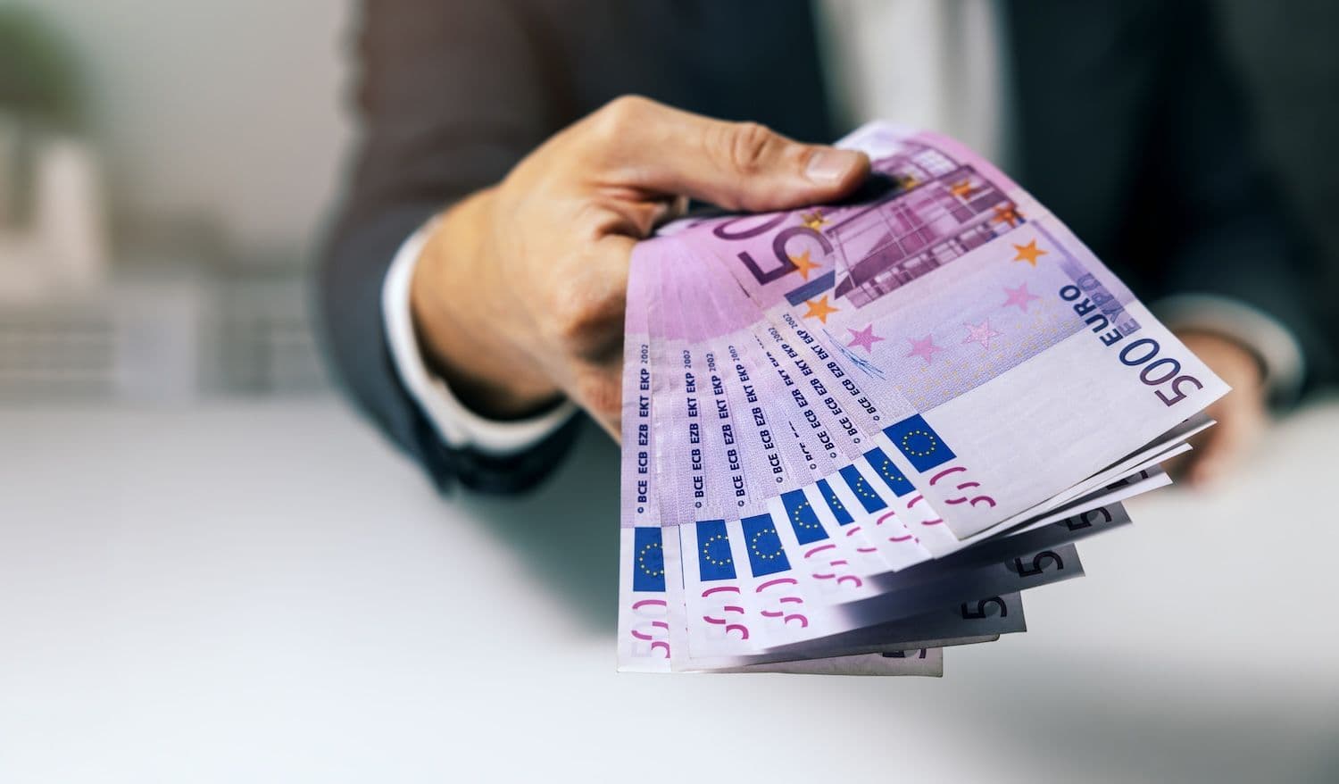 Euro Stablecoins อธิบาย: 5 โทเค็นที่ขับเคลื่อนเศรษฐกิจดิจิทัลที่เกิดขึ้นใหม่ของยุโรป
