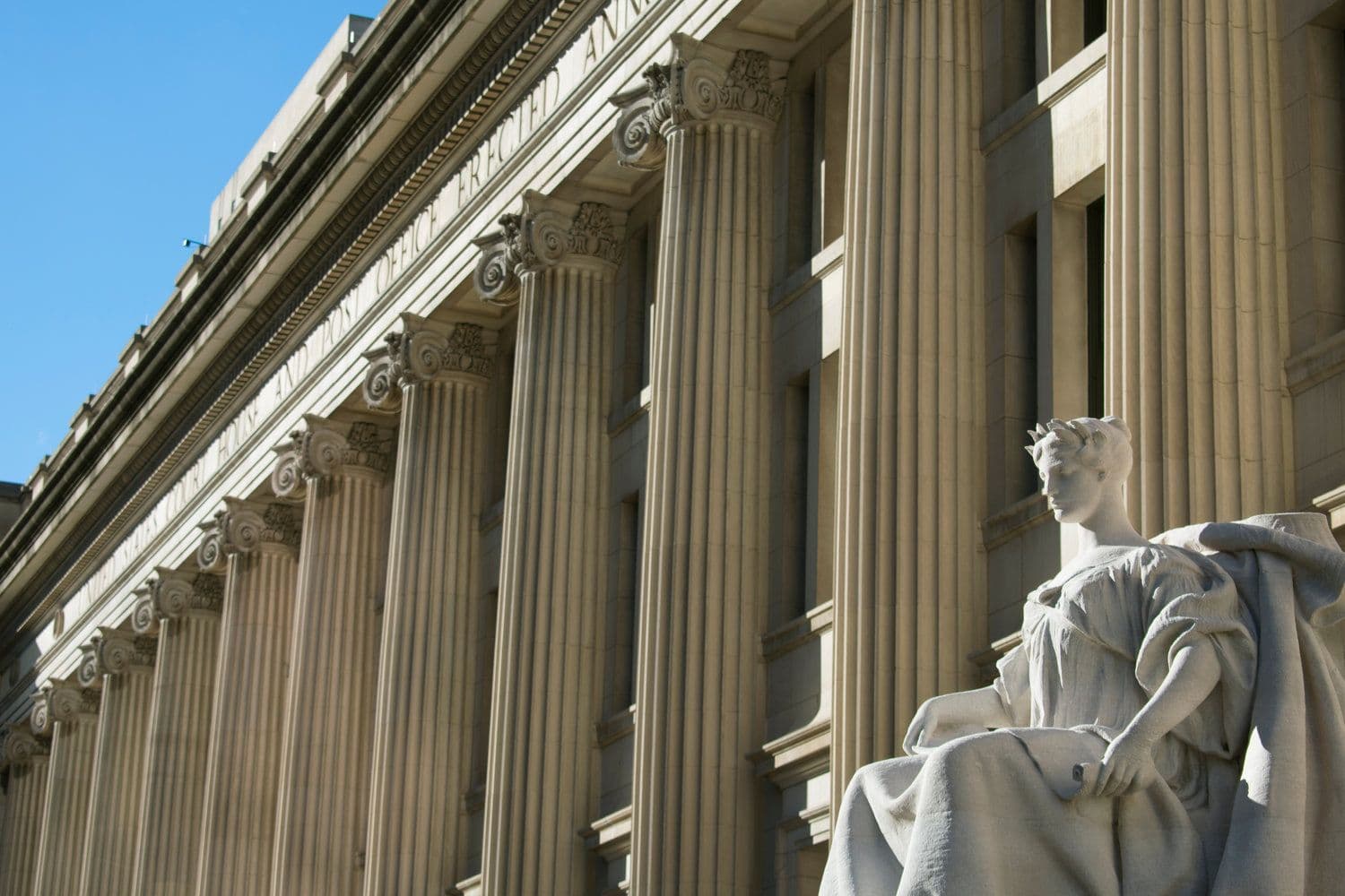 Tribunal de Gibraltar Descongela $2,6M em Tokens PLAY  em Meio a Disputa de Jogos Web3
