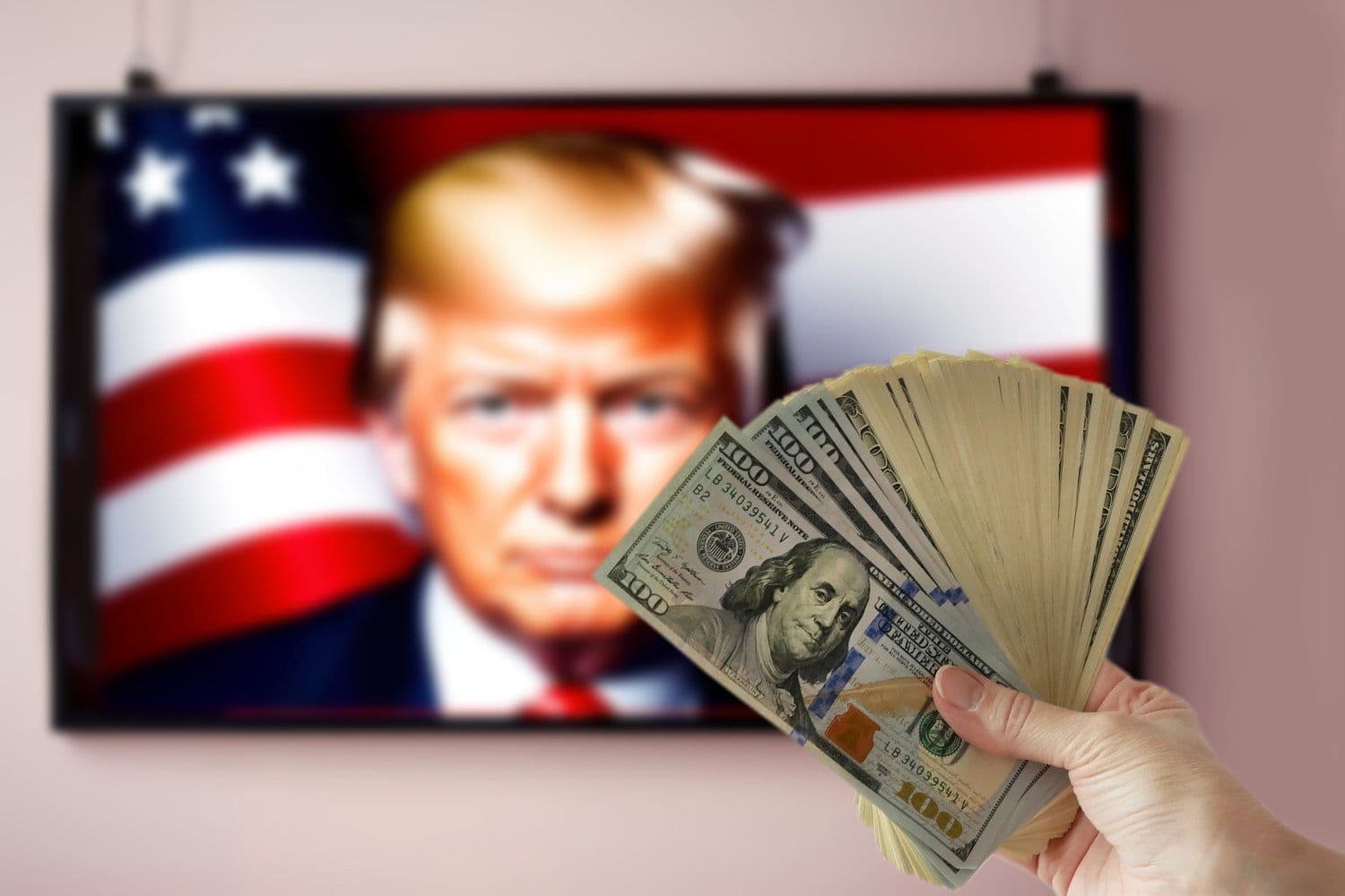 Critici attaccano Trump mentre il suo token sale del 60% dopo l'offerta di cena privata ai principali investitori
