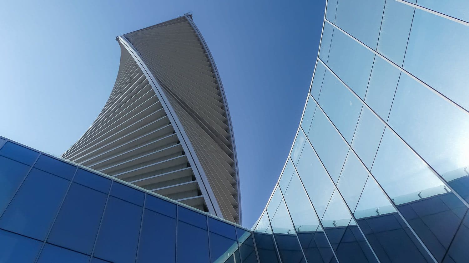 Weekly Global Market Pulse – Tech Resilience Amid Trade Turmoil