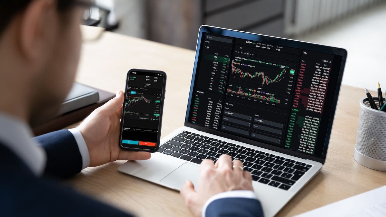 desktop-比特幣交易員因地緣局勢緊張而對100000下跌進行對沖